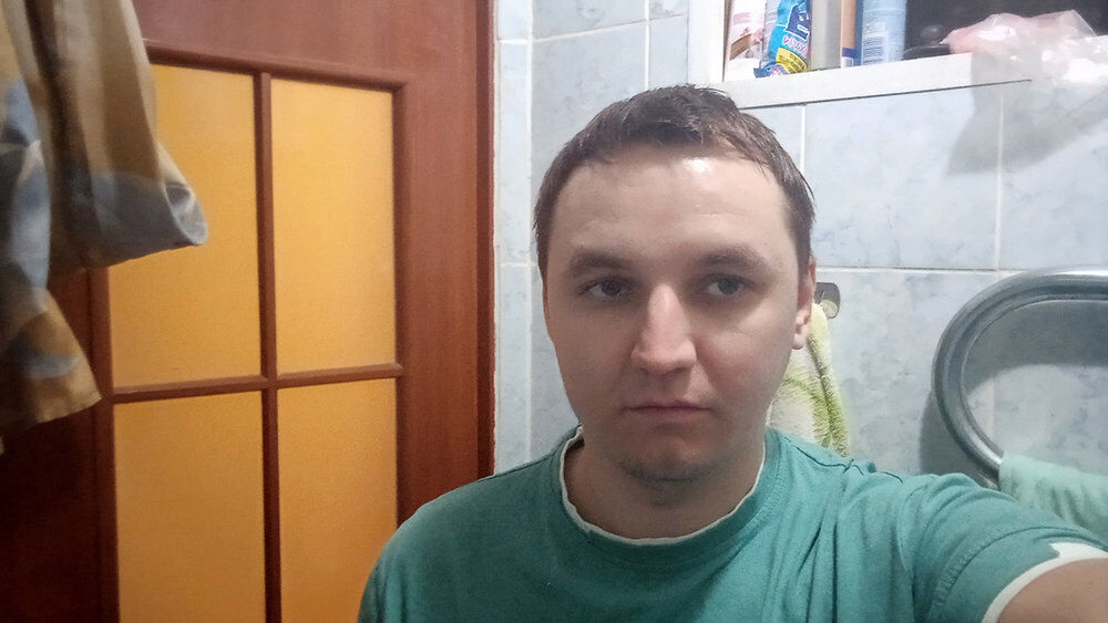  35200824  Viktor, 33 ,    