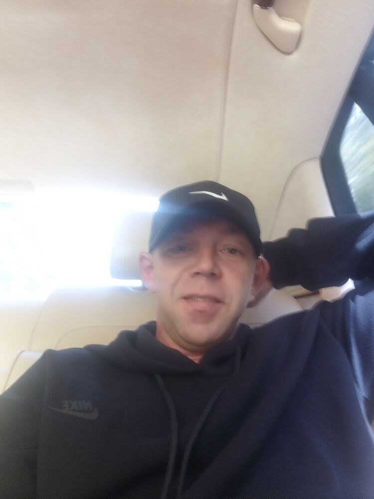  27973424  Andrei, 41 ,    