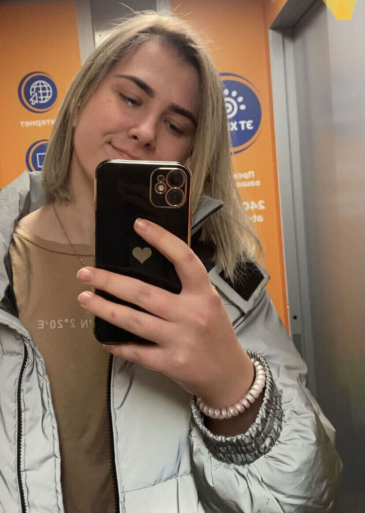 -,   Veronika, 24 ,  