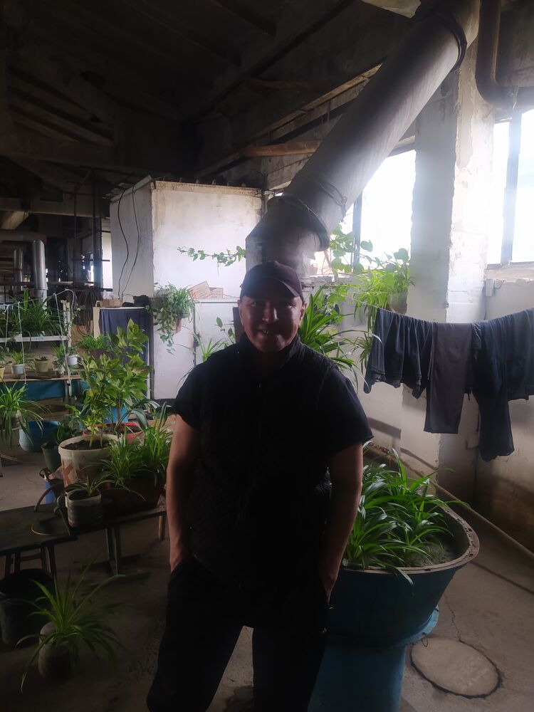  ,   Azamat, 48 ,   c 