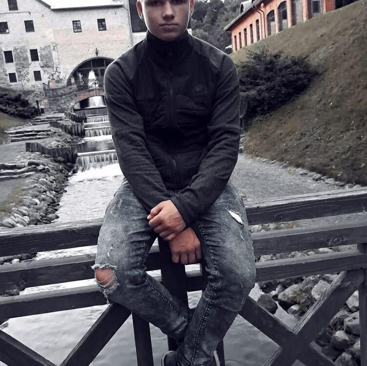  53981674  Edvin, 18 ,    