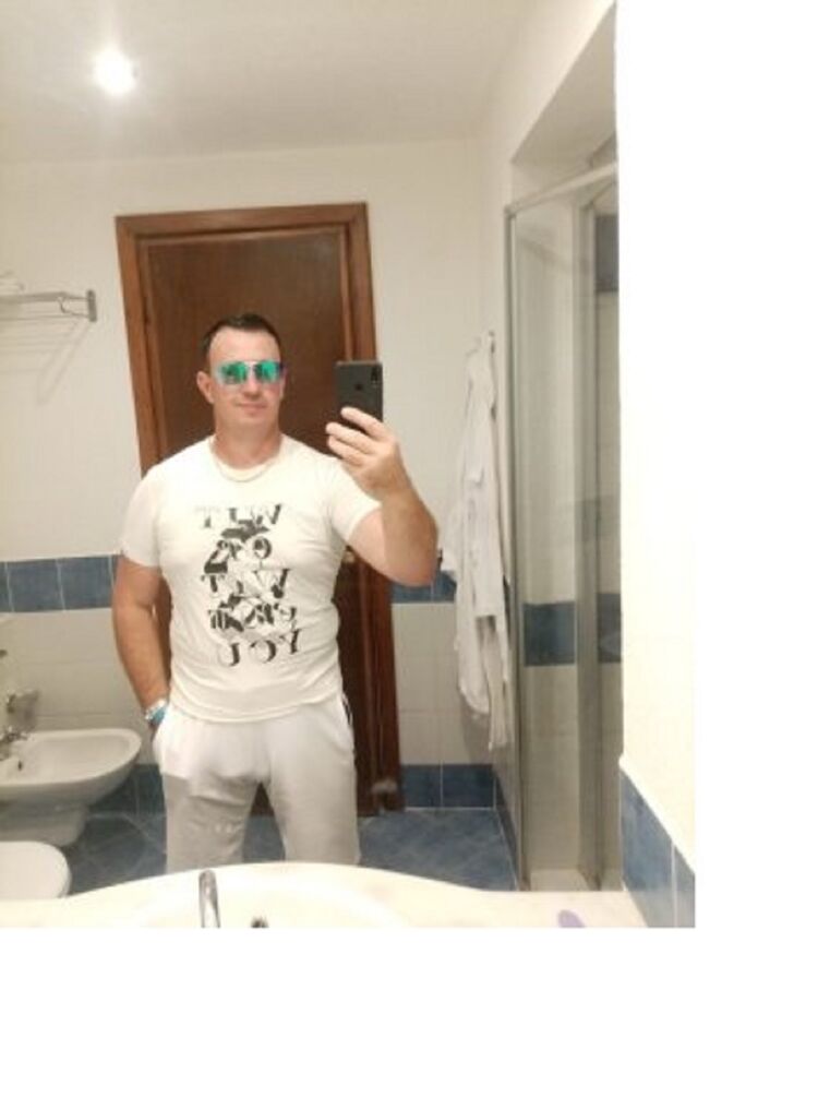  46130864  Pavel, 47 ,    