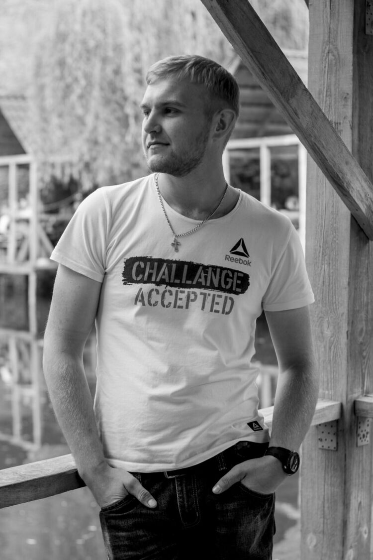  27708694  Viktor, 31 ,    