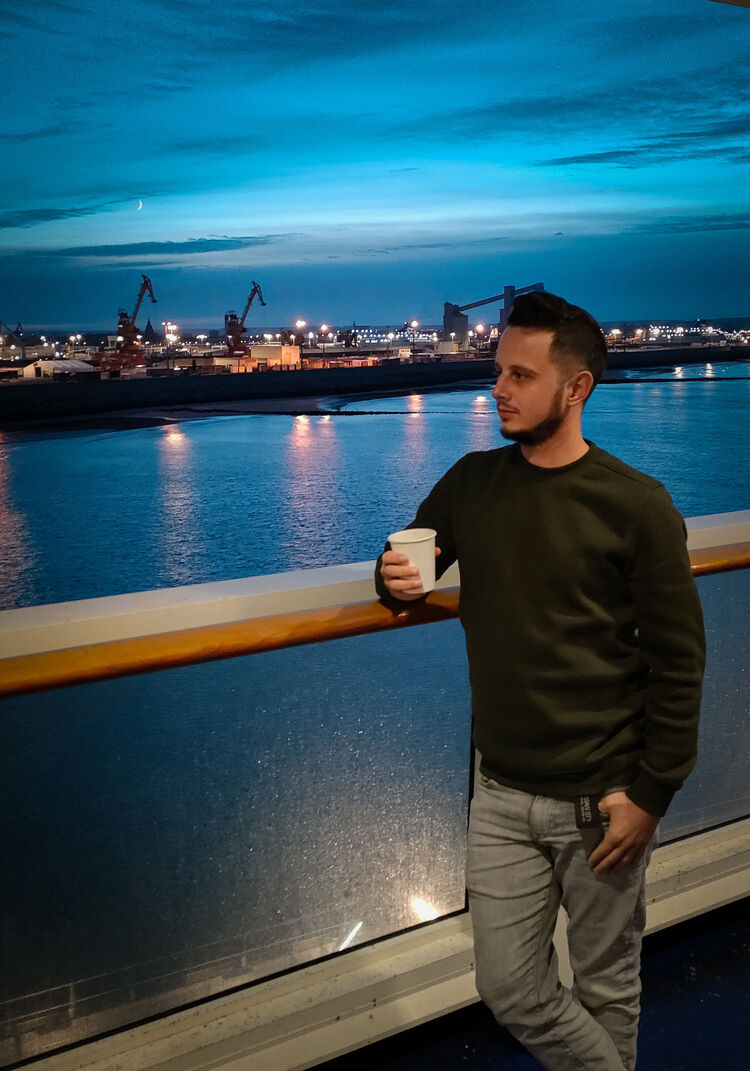  ,   Eugenio, 34 ,   ,   