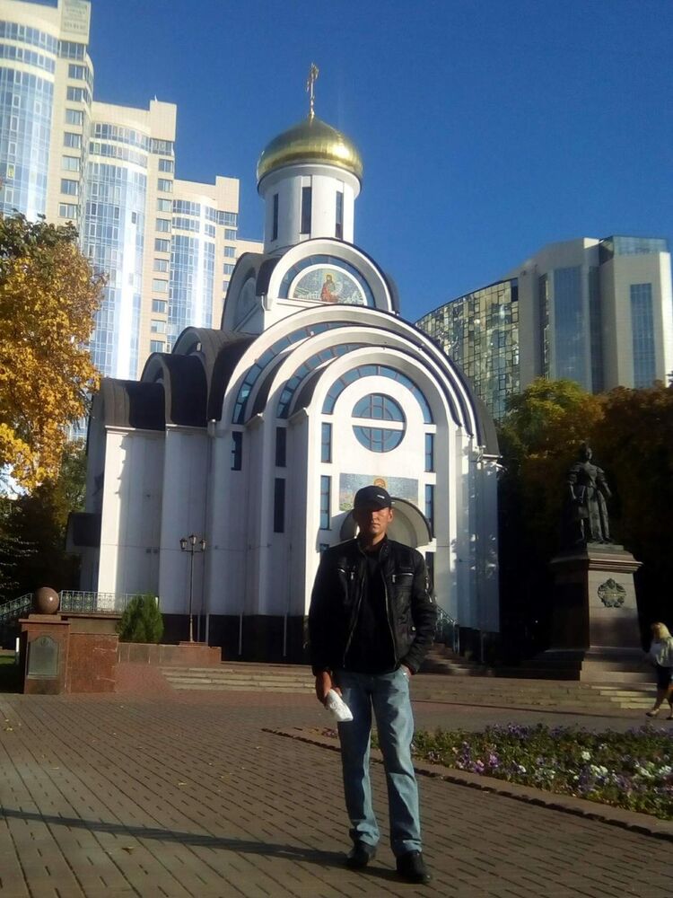  8438904  Andrei, 40 ,    