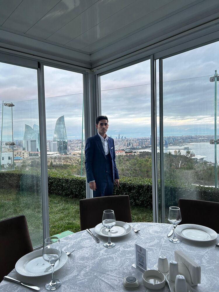  49816724  Tural, 32 ,    