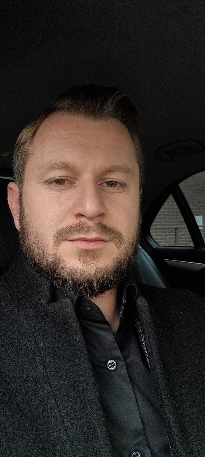  ,   Hovhannes, 32 ,   ,   
