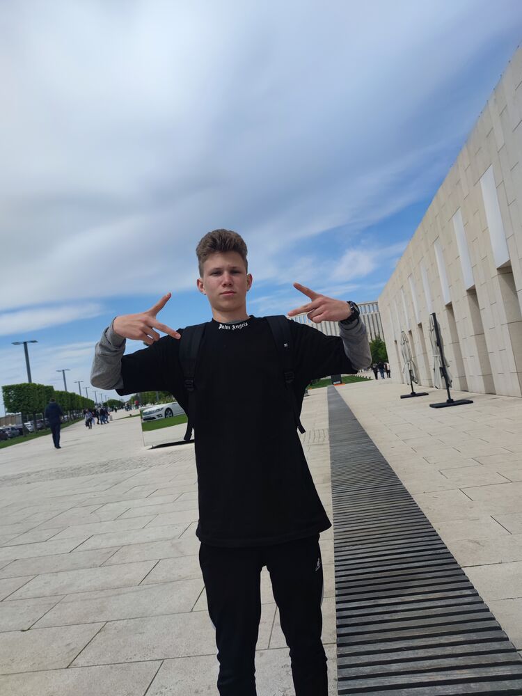  ,   Vlad, 22 ,   ,   