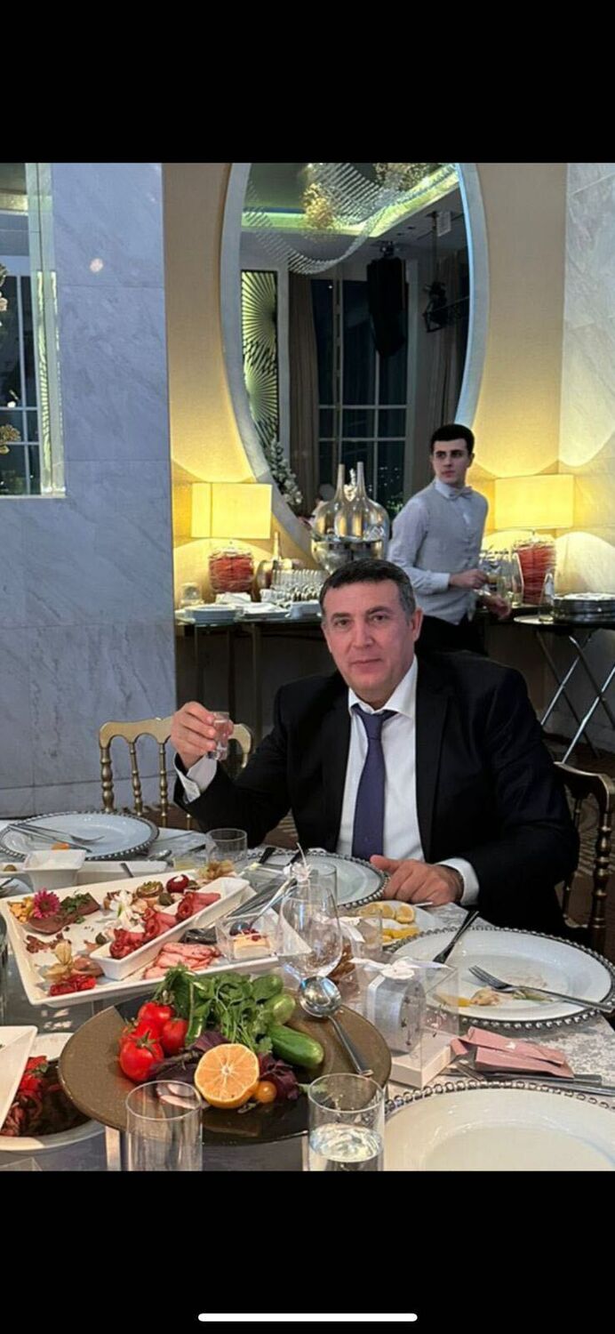  46130664  Murad, 52 ,    