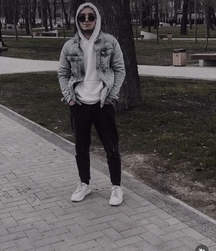  52707344  Costea, 22 ,    