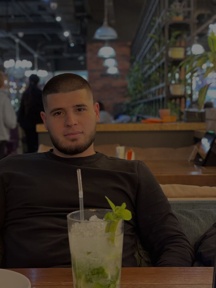  47324464  Eduard, 24 ,    