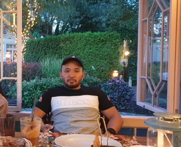  ,   Alex, 35 ,   c 
