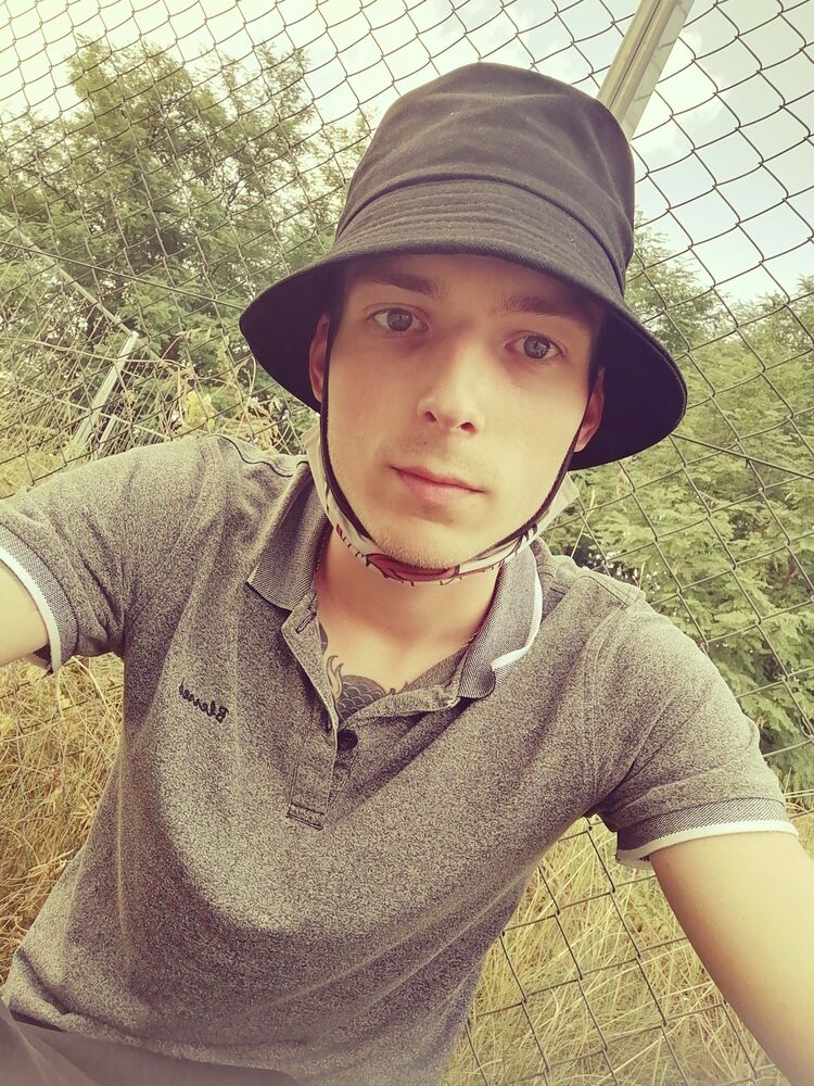  23452904  Stanislav, 26 ,    