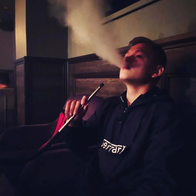  27790214  Viktor, 24 ,    