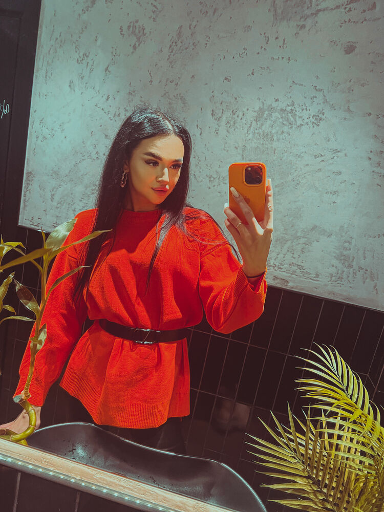  ,   Valeria, 23 ,   ,   