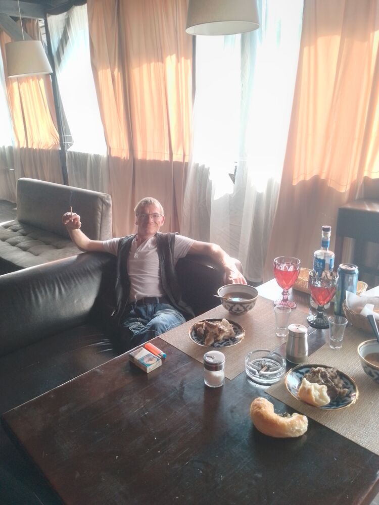  46585024  Stanislav, 40 ,    