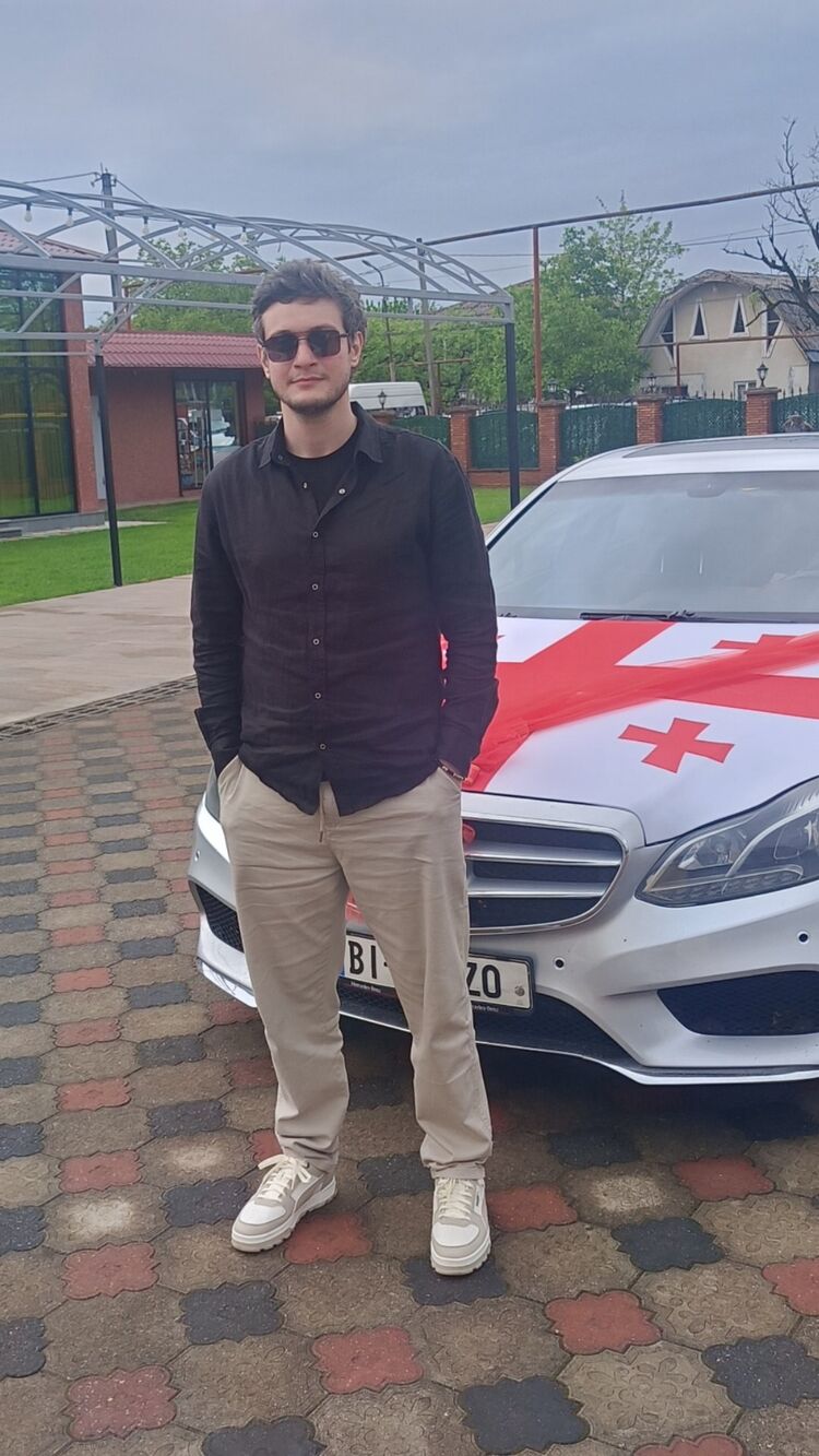  53970434  Dato, 31 ,    