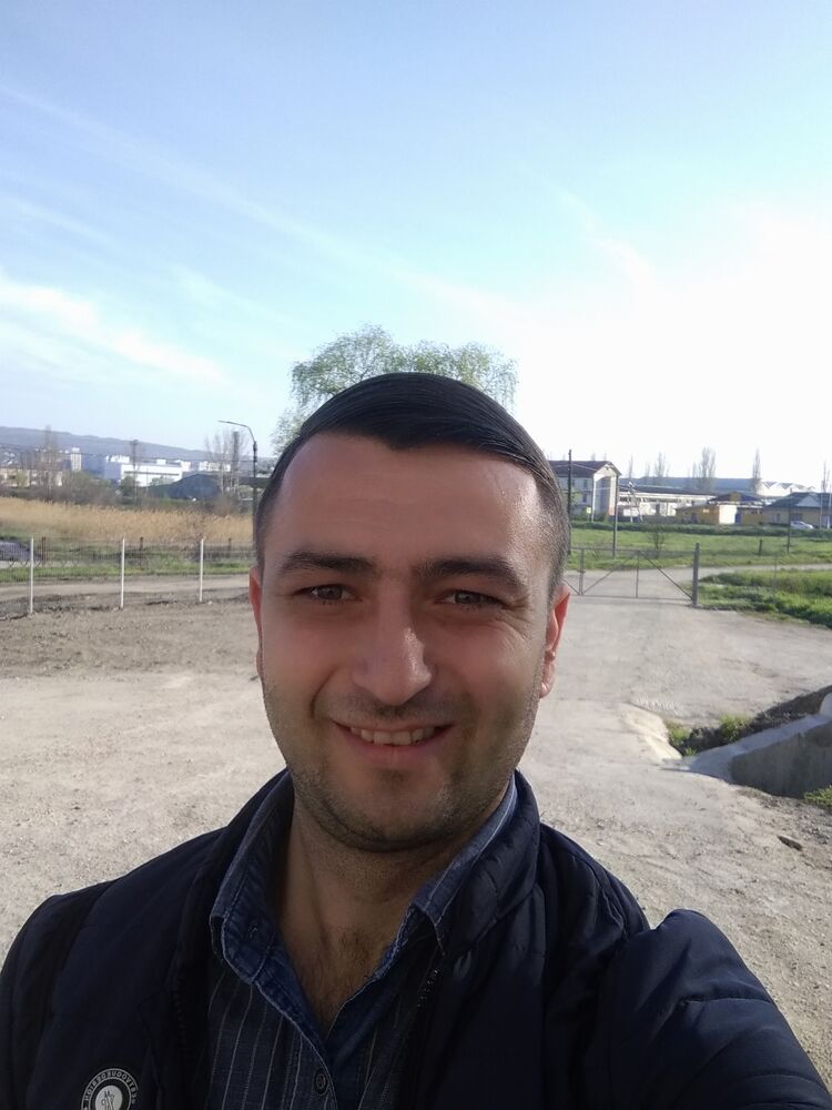  23087714  Roman, 41 ,    
