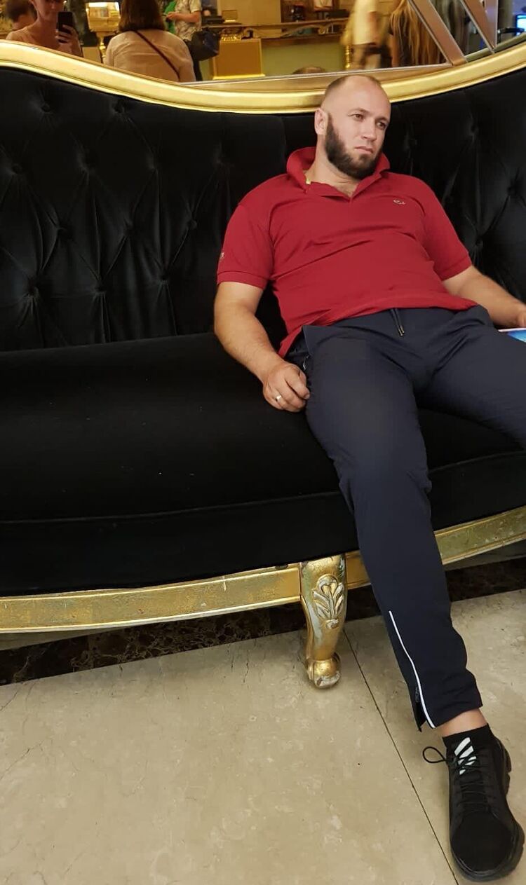  37141634  Ivan, 41 ,    