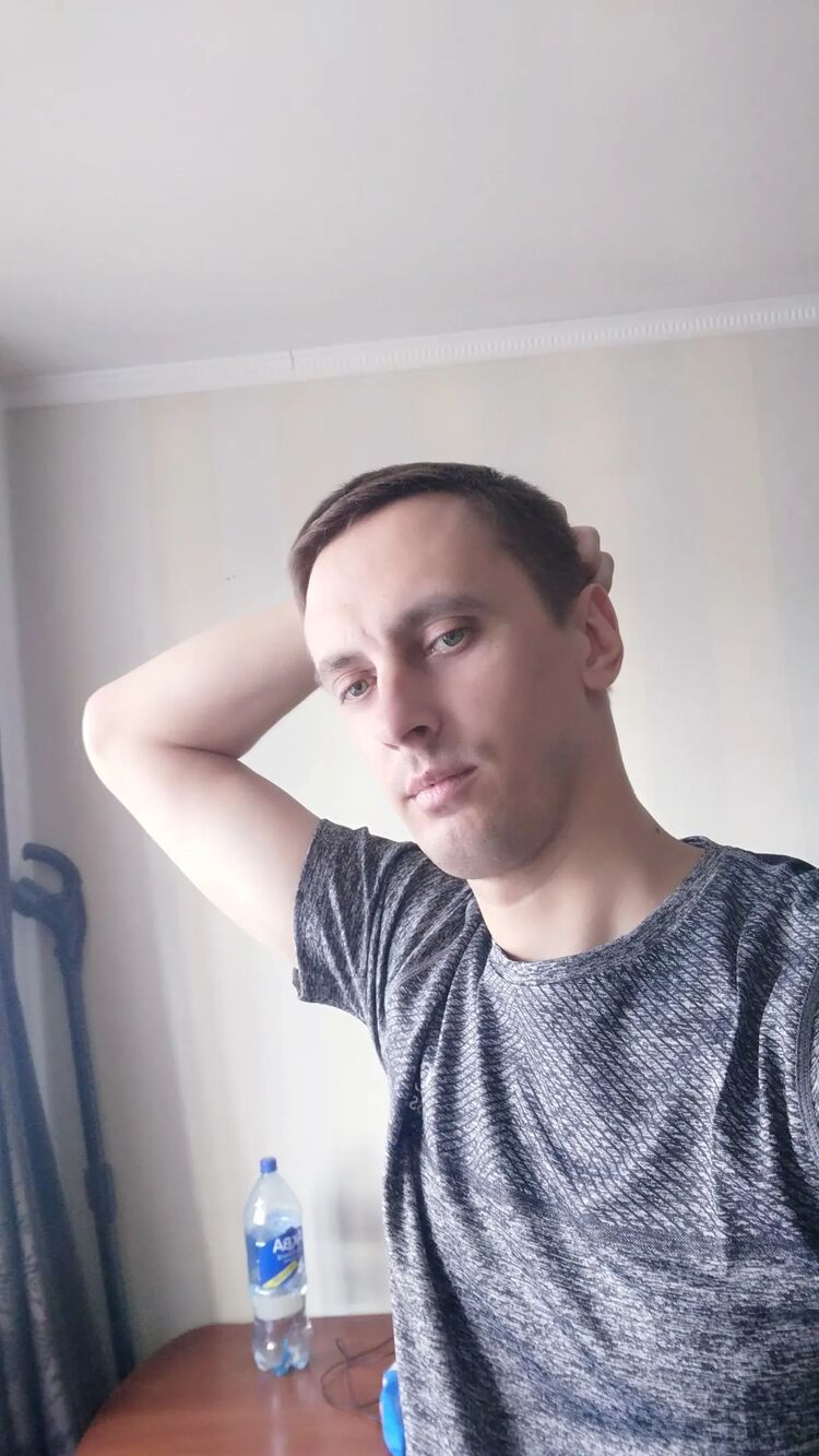  39082394  Alexander, 37 ,    