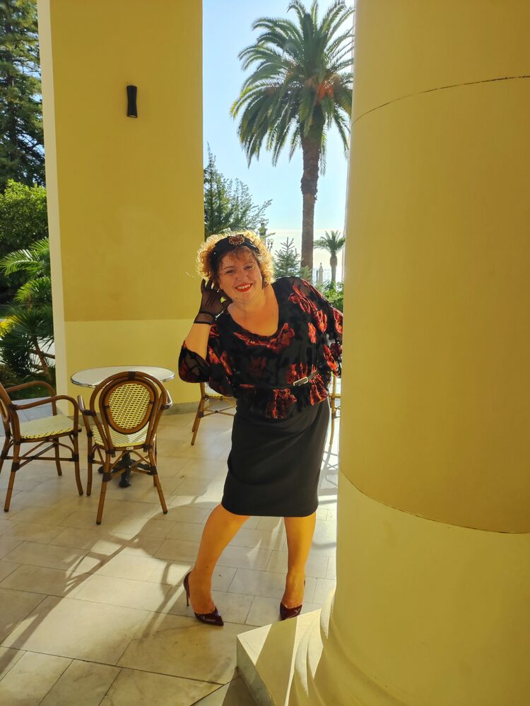  50395924  Elena, 51 ,    