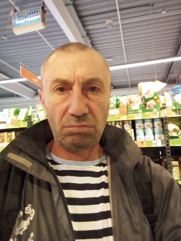  40914244  Stephen, 52 ,    