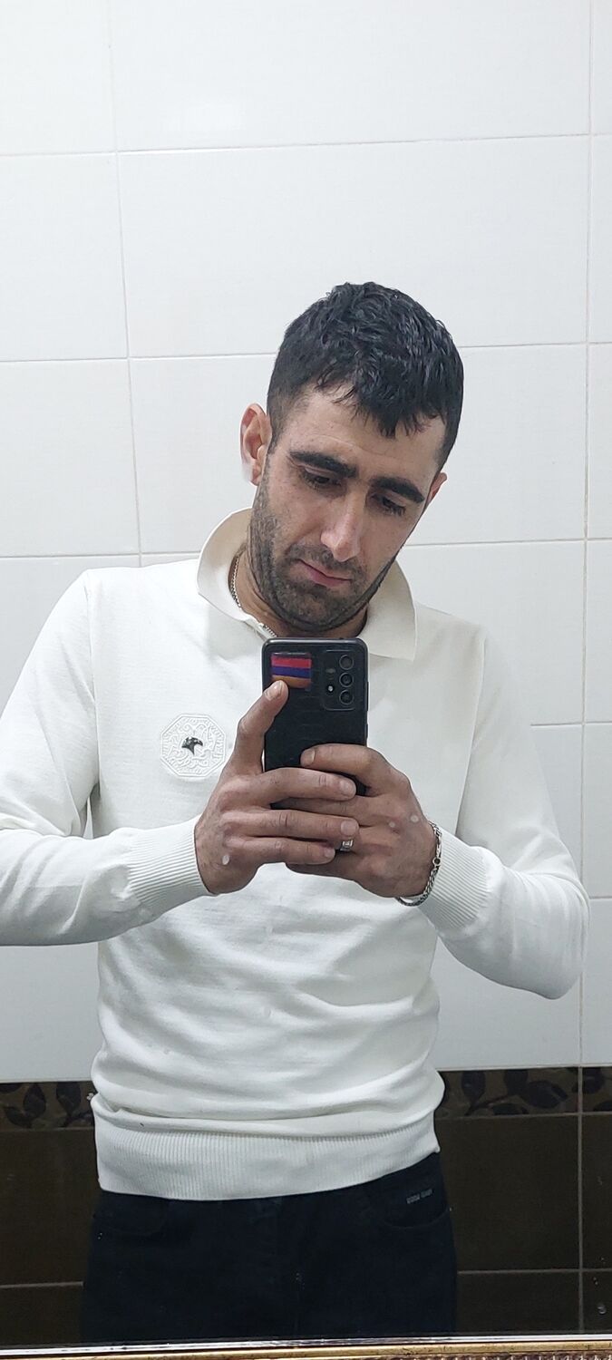  41164624  Yurik, 34 ,    