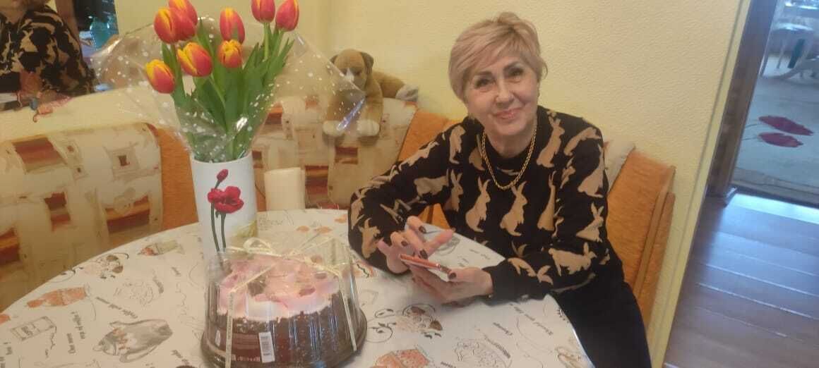  45637864  Valentina P, 65 ,     