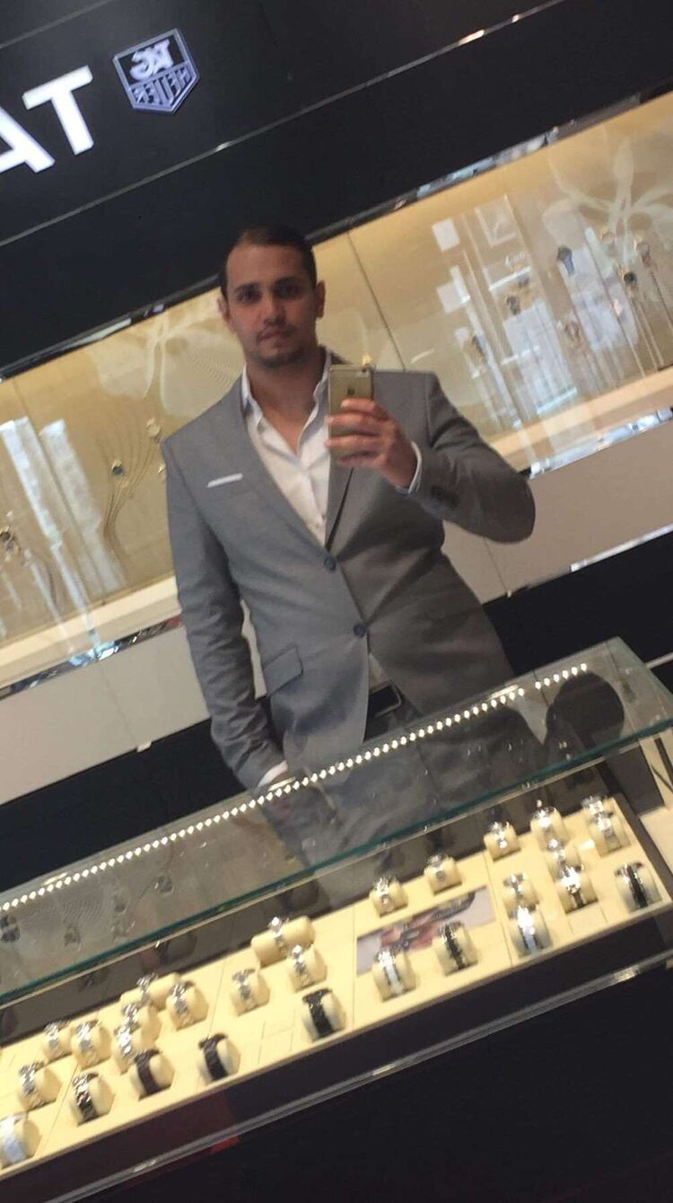  ,   Malek, 35 ,     , c 