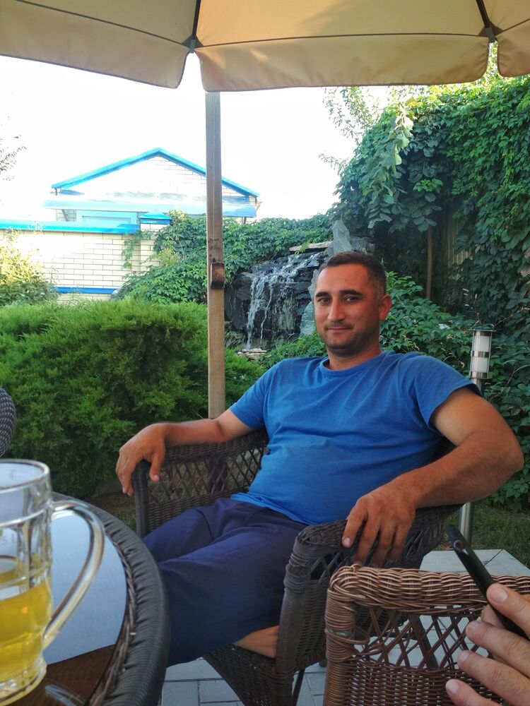  46945674  , 37 ,    