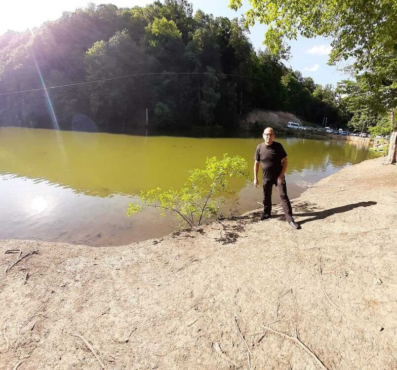  33203174  Vahe, 42 ,    