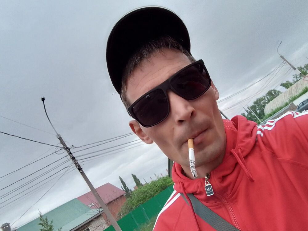  36220264  Ivan, 34 ,    