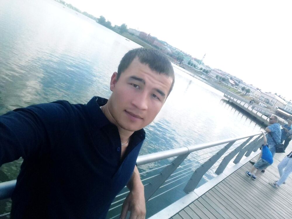  18563954  Akram, 28 ,    