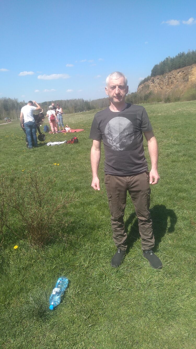  ,   Leon, 48 ,   ,   