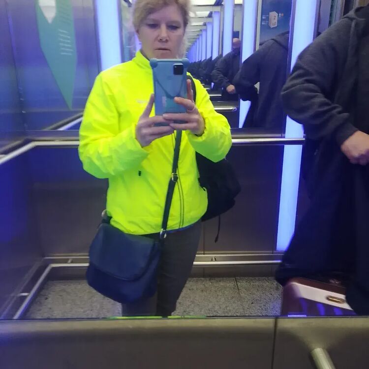  40195324  Irina, 44 ,    