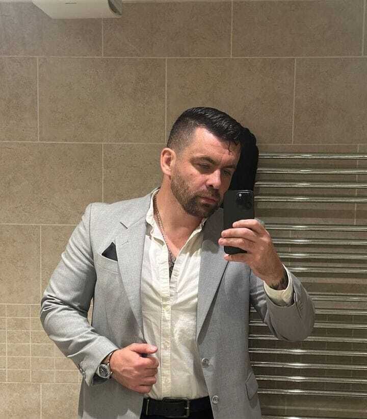  ,   MichaelChris, 42 ,   ,   