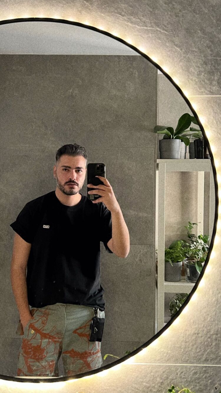  44837864  , 37 ,    
