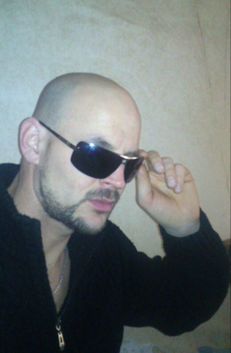  ,   Artur, 41 ,   ,   