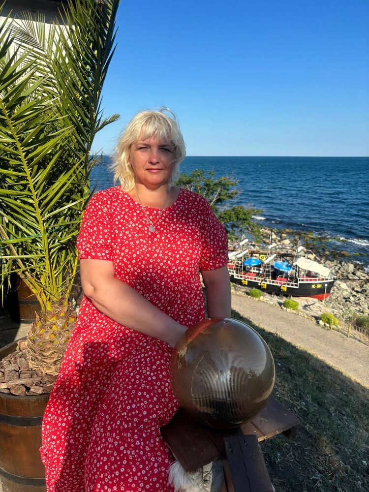  ,   Lena, 47 ,   c 
