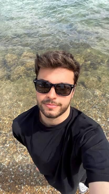  53101884  Samed, 19 ,    Holywood