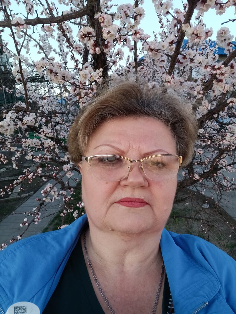  ,   Elena, 52 ,   ,   