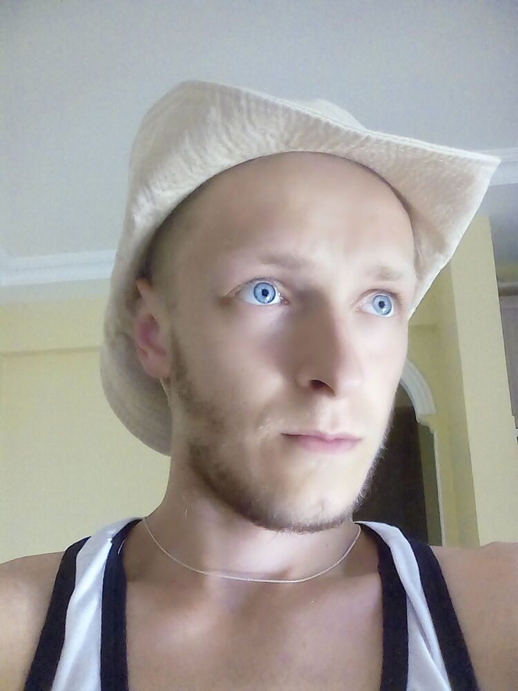  18548064  Matvei, 28 ,    