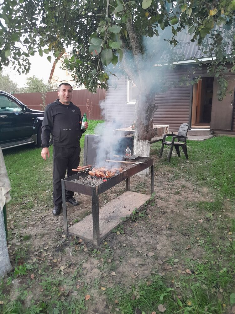  47088074  Sargis, 39 ,    