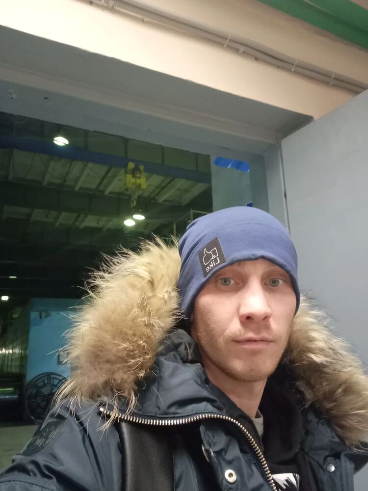  ,   Artem, 33 ,   c 