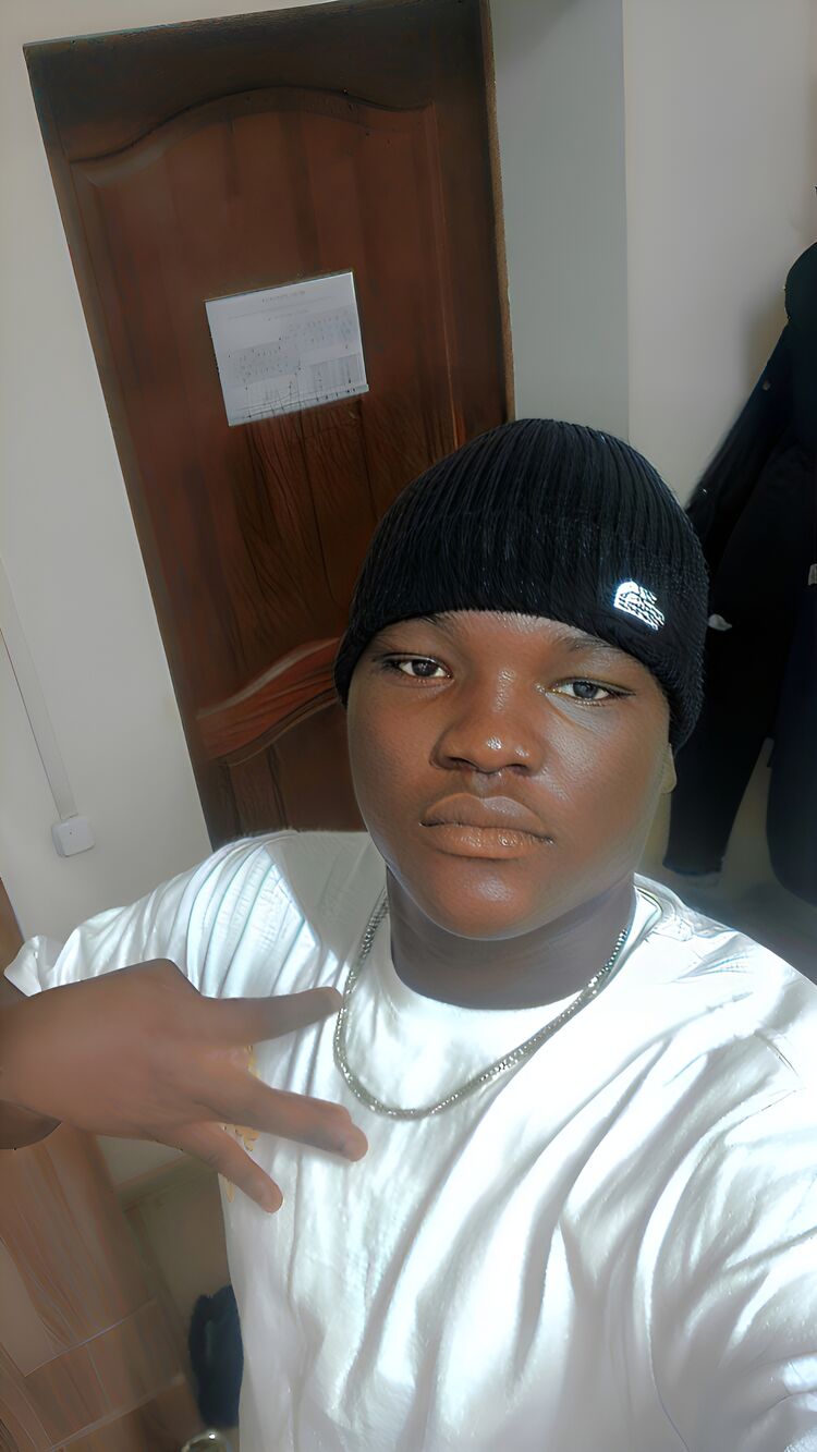  47938024  Renaud, 18 ,    