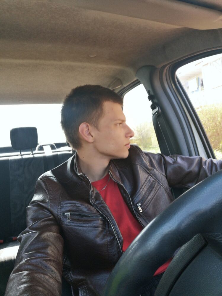  16037214  Eduard, 24 ,    