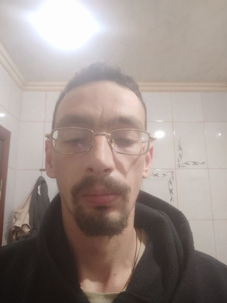  24896994  Mrik, 37 ,    