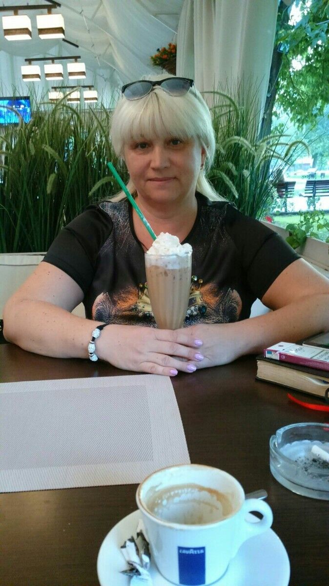  ,   Roxana, 54 ,  