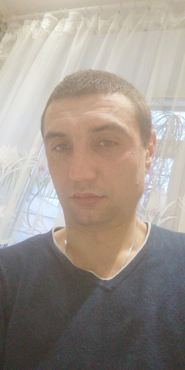  15256054  Vasilii, 42 ,    