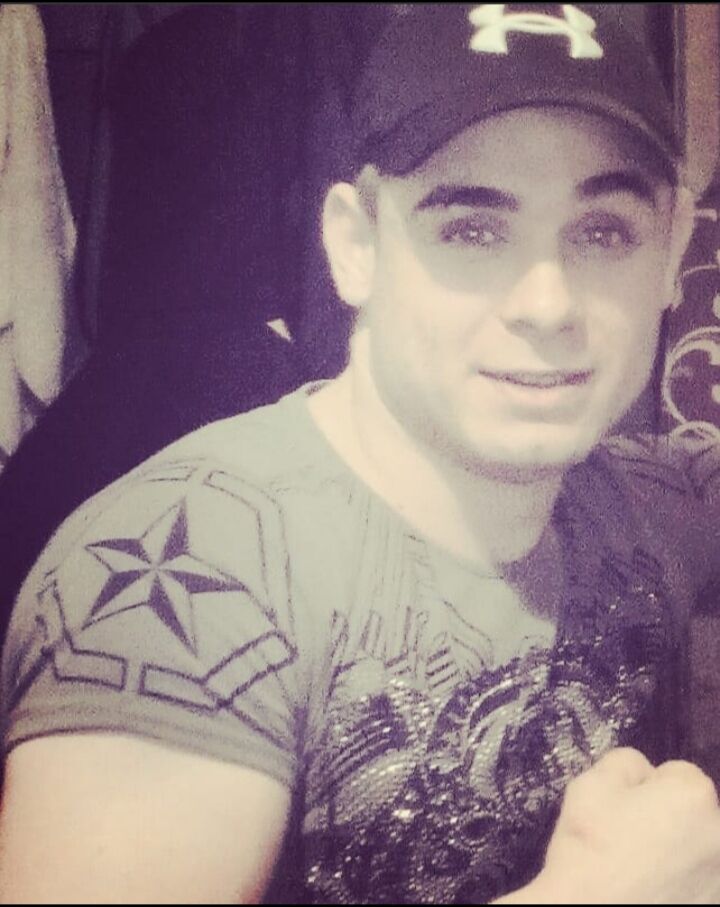  34192424  Roberto, 24 ,     
